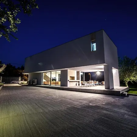 Cozy Home In Donji Prolozac With Sauna